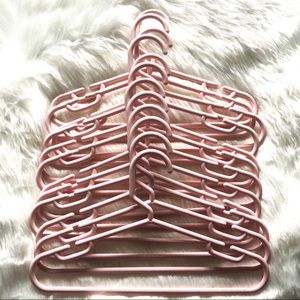 🔥EUC 12 Toddler Hangers